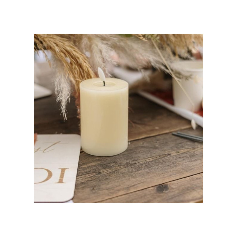 Bougie sculpturale LED en cire naturelle – Élégance contemporaine